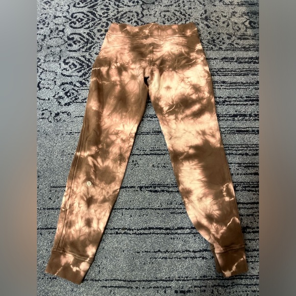 Lululemon Warm Down Jogger *Earth Dye
Earth Dye Sand | Size 4 - Picture 6 of 7
